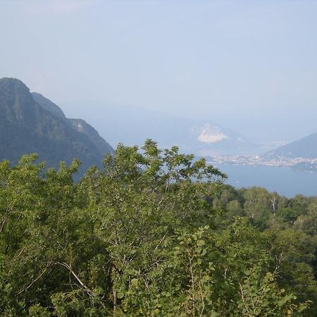 La Casa Del Borgo Acomodação com café da manhã Brissago-Valtravaglia Exterior foto