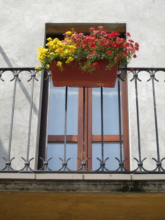 La Casa Del Borgo Acomodação com café da manhã Brissago-Valtravaglia Exterior foto