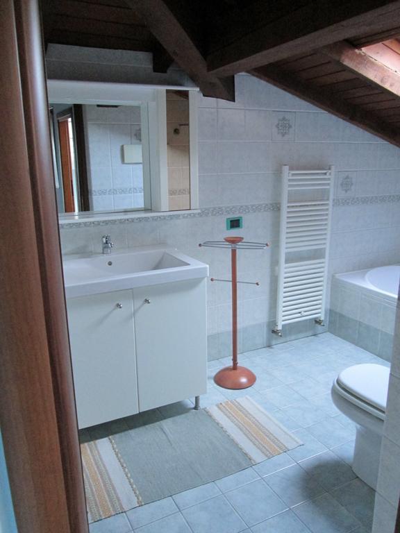 La Casa Del Borgo Acomodação com café da manhã Brissago-Valtravaglia Quarto foto
