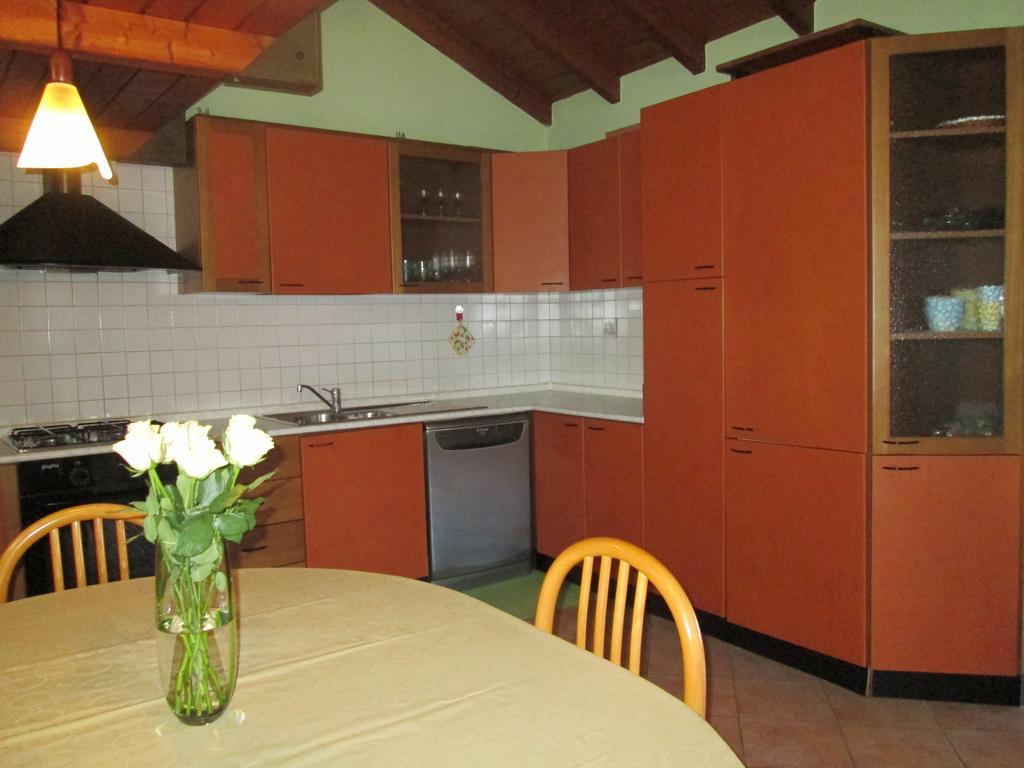 La Casa Del Borgo Acomodação com café da manhã Brissago-Valtravaglia Exterior foto