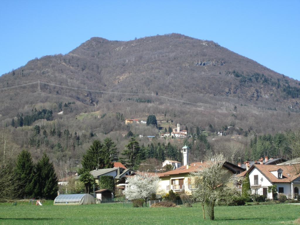 La Casa Del Borgo Acomodação com café da manhã Brissago-Valtravaglia Exterior foto