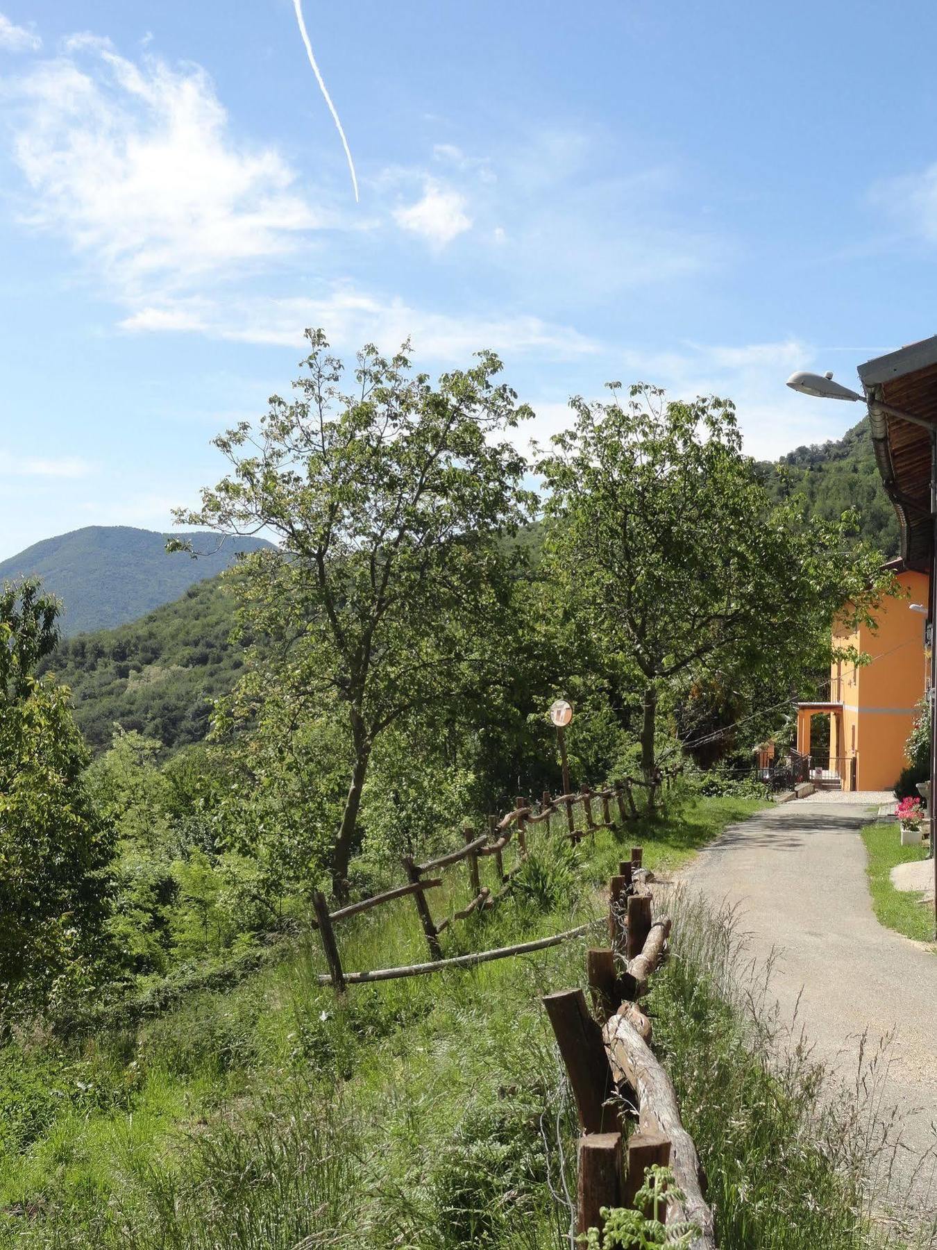 La Casa Del Borgo Acomodação com café da manhã Brissago-Valtravaglia Exterior foto