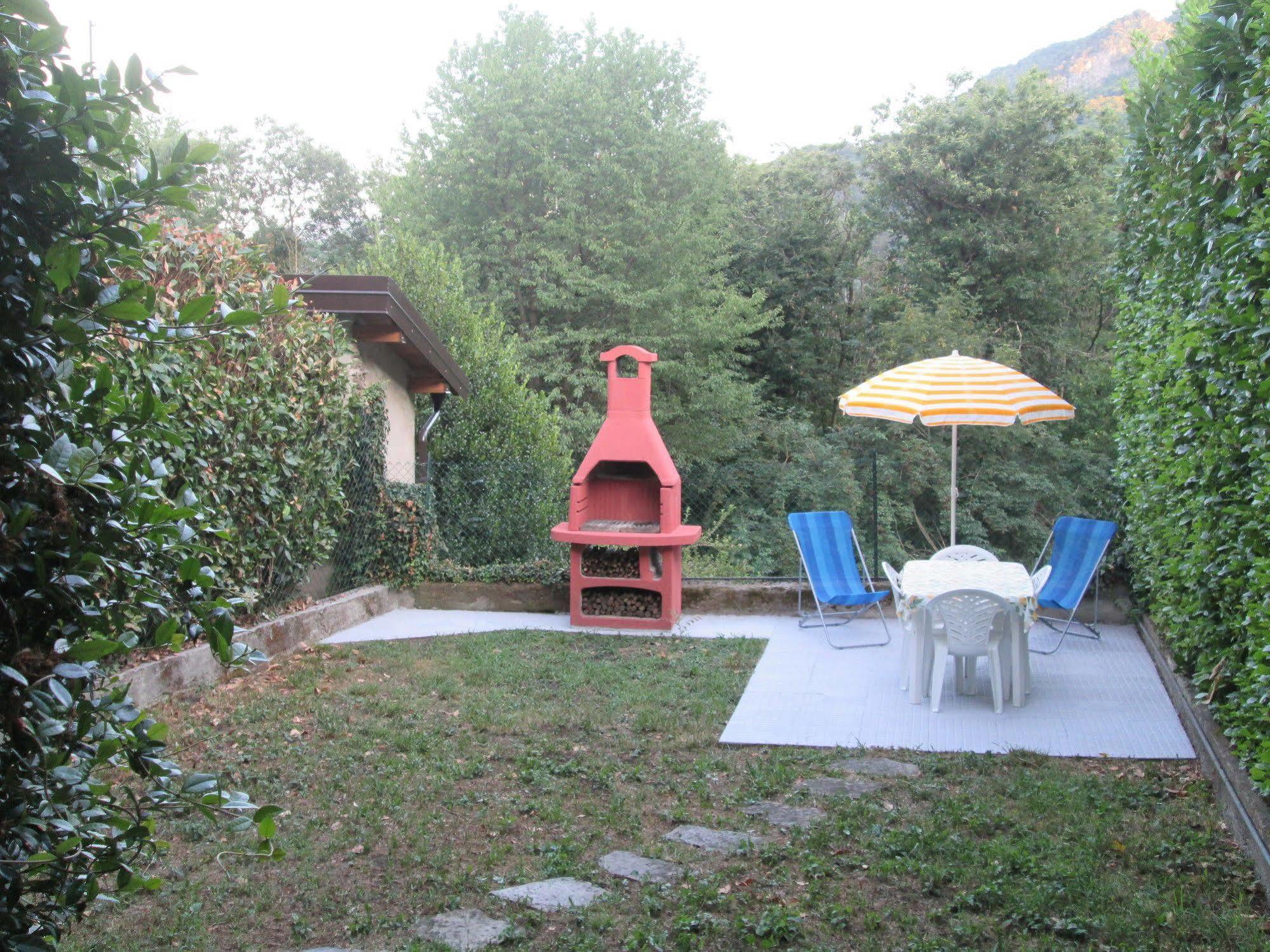 La Casa Del Borgo Acomodação com café da manhã Brissago-Valtravaglia Exterior foto